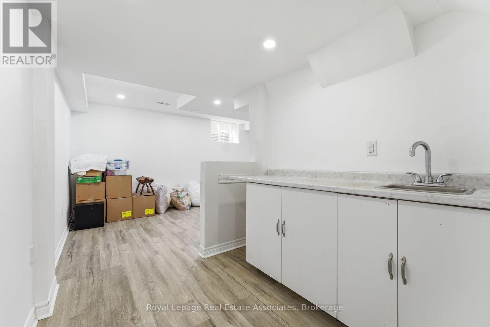 647 Courtney Valley Road, Mississauga, Ontario  L5V 0C4 - Photo 32 - W12944538