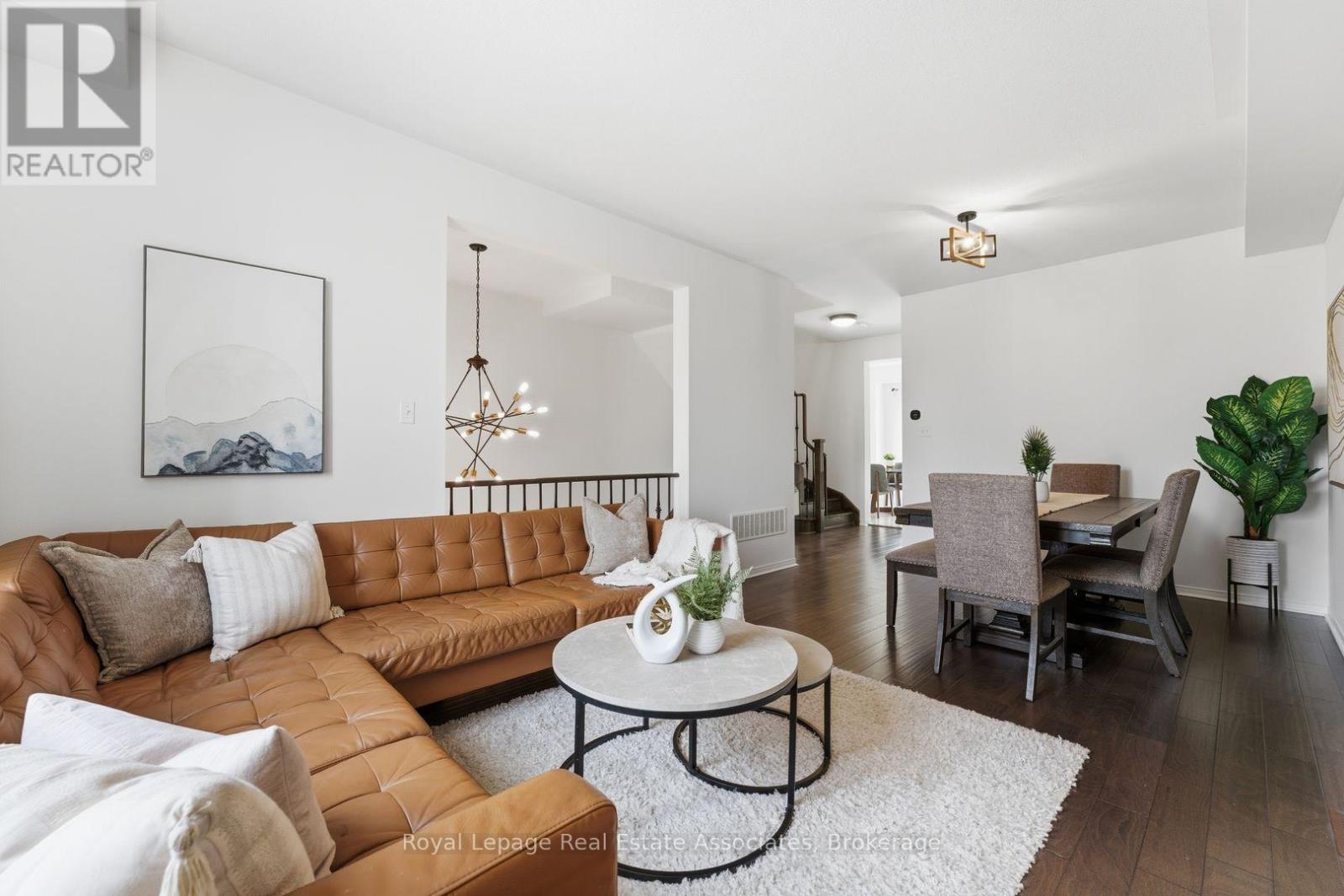 647 Courtney Valley Road, Mississauga, Ontario  L5V 0C4 - Photo 5 - W12944538