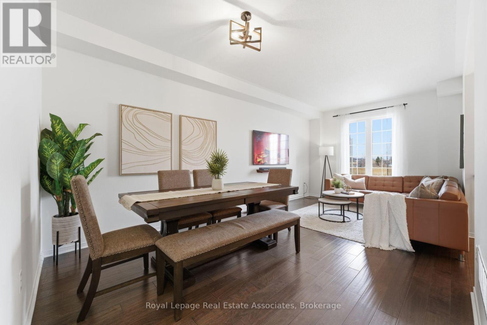 647 Courtney Valley Road, Mississauga, Ontario  L5V 0C4 - Photo 6 - W12944538