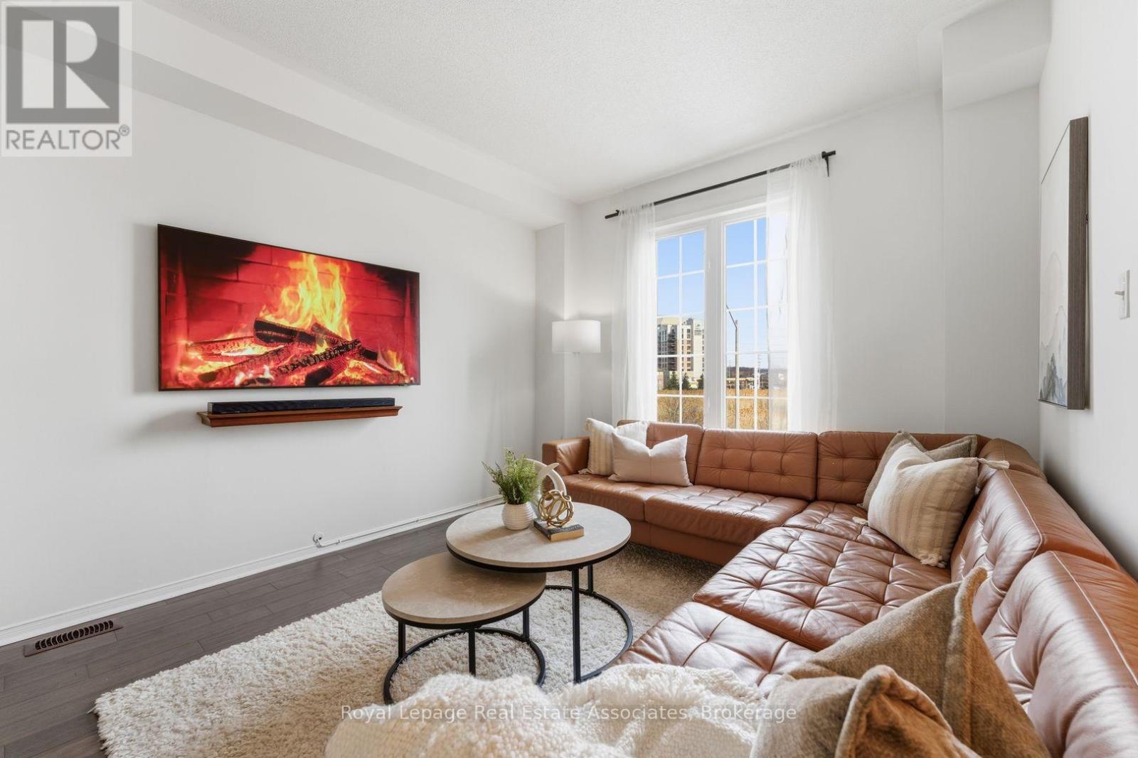 647 Courtney Valley Road, Mississauga, Ontario  L5V 0C4 - Photo 7 - W12944538