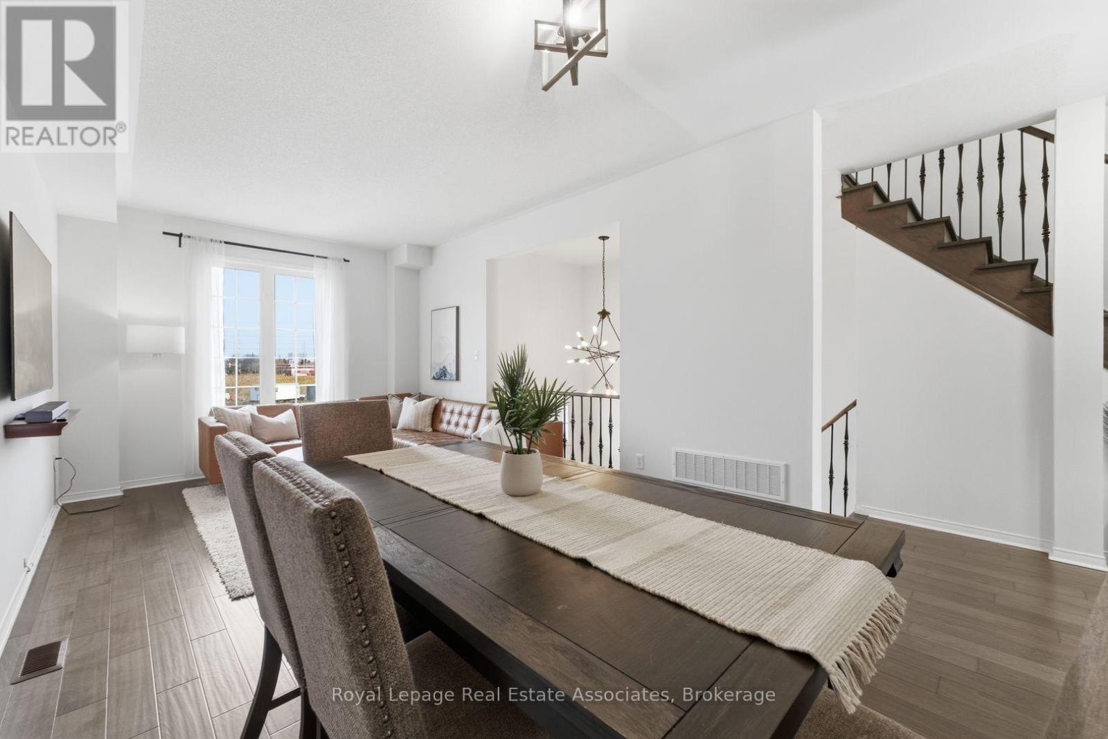 647 Courtney Valley Road, Mississauga, Ontario  L5V 0C4 - Photo 8 - W12944538