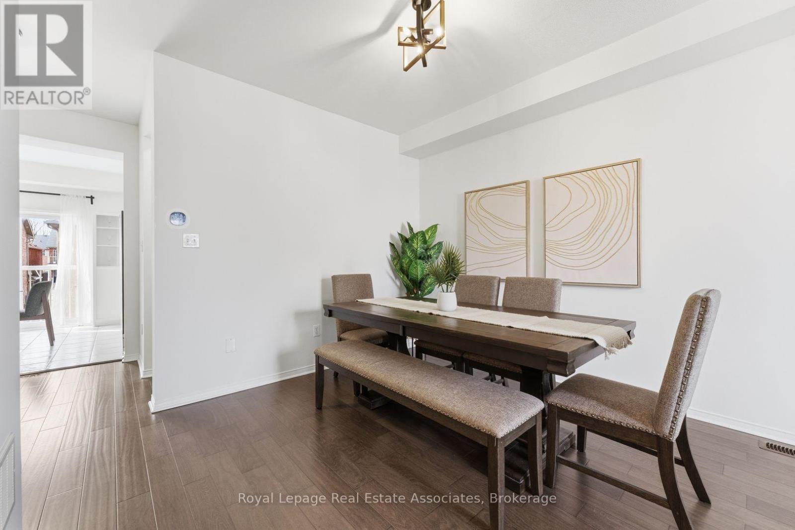 647 Courtney Valley Road, Mississauga, Ontario  L5V 0C4 - Photo 9 - W12944538