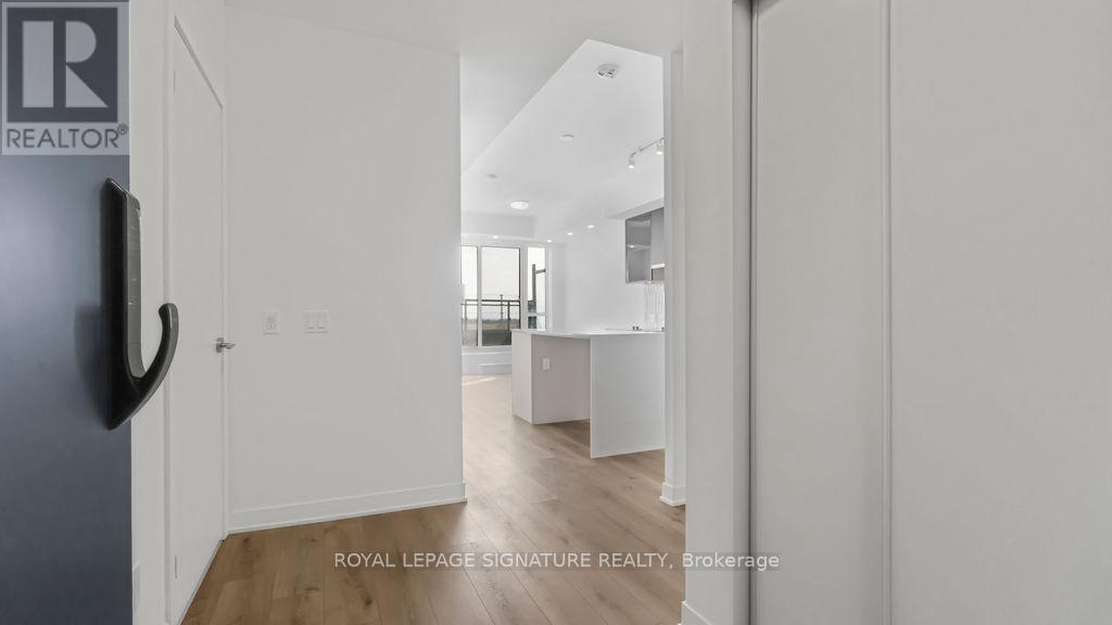 330 - 405 Dundas Street W, Oakville, Ontario  L6M 5P9 - Photo 5 - W12944576