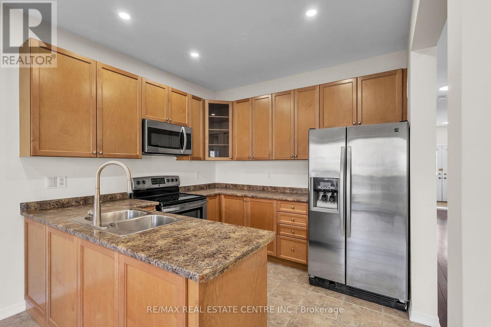 86 Glendarling Crescent, Hamilton, Ontario  L8E 0B1 - Photo 12 - X12944156