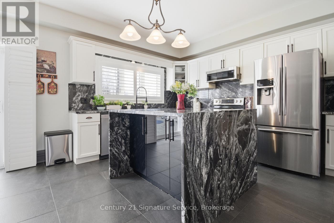 654 Brian Street, Fort Erie (Crescent Park), Ontario  L2A 6W2 - Photo 15 - X12944348