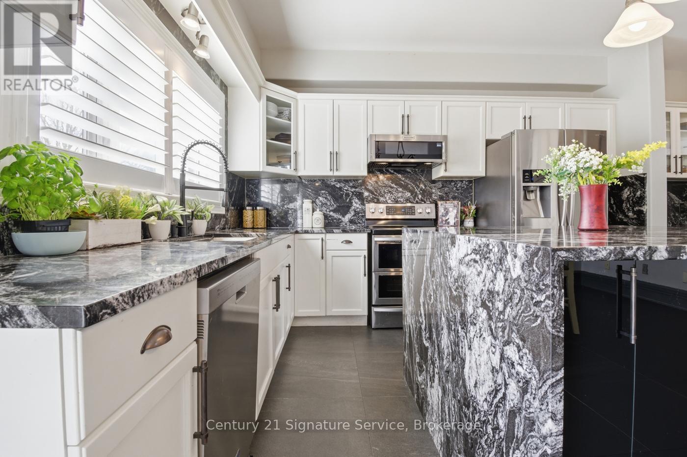 654 Brian Street, Fort Erie (Crescent Park), Ontario  L2A 6W2 - Photo 16 - X12944348