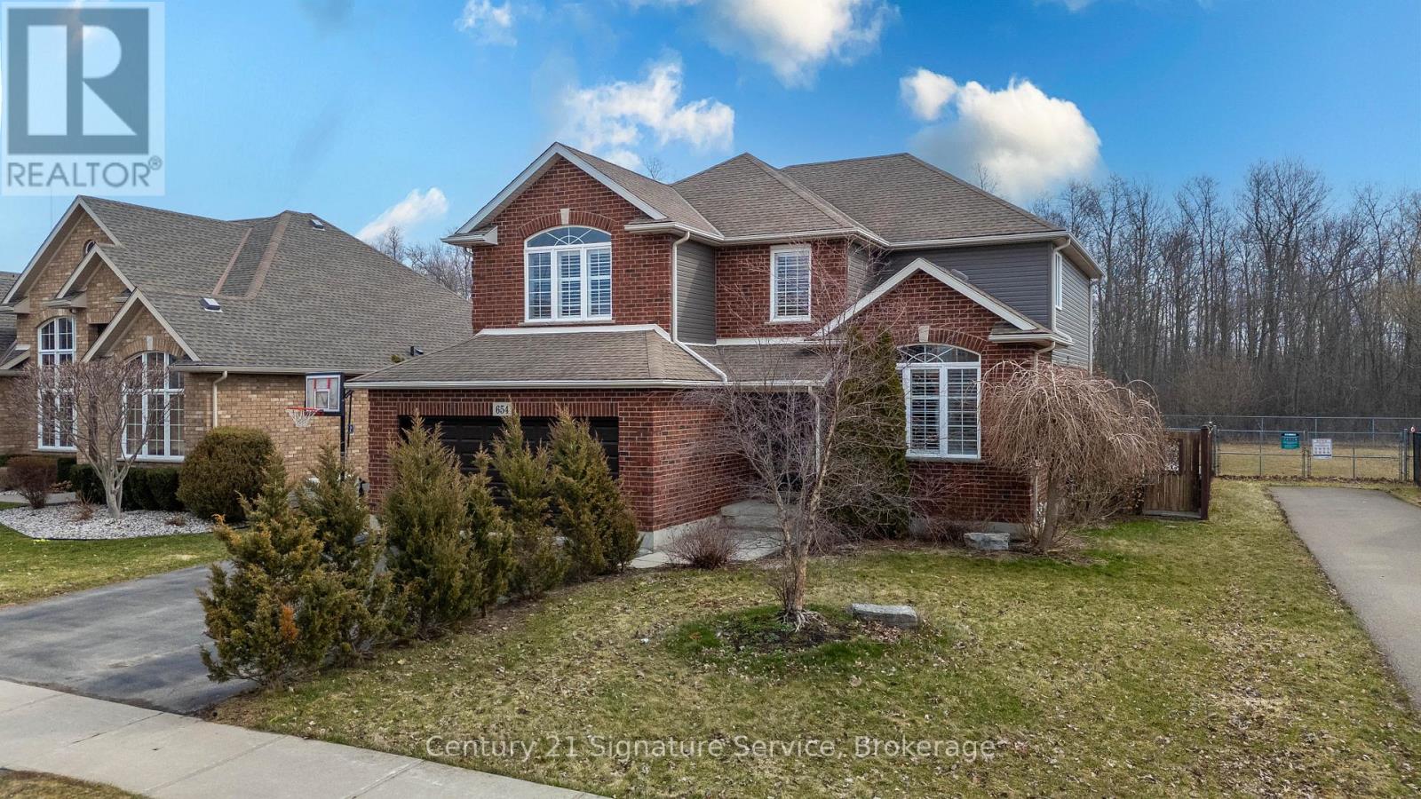 654 Brian Street, Fort Erie (Crescent Park), Ontario  L2A 6W2 - Photo 2 - X12944348