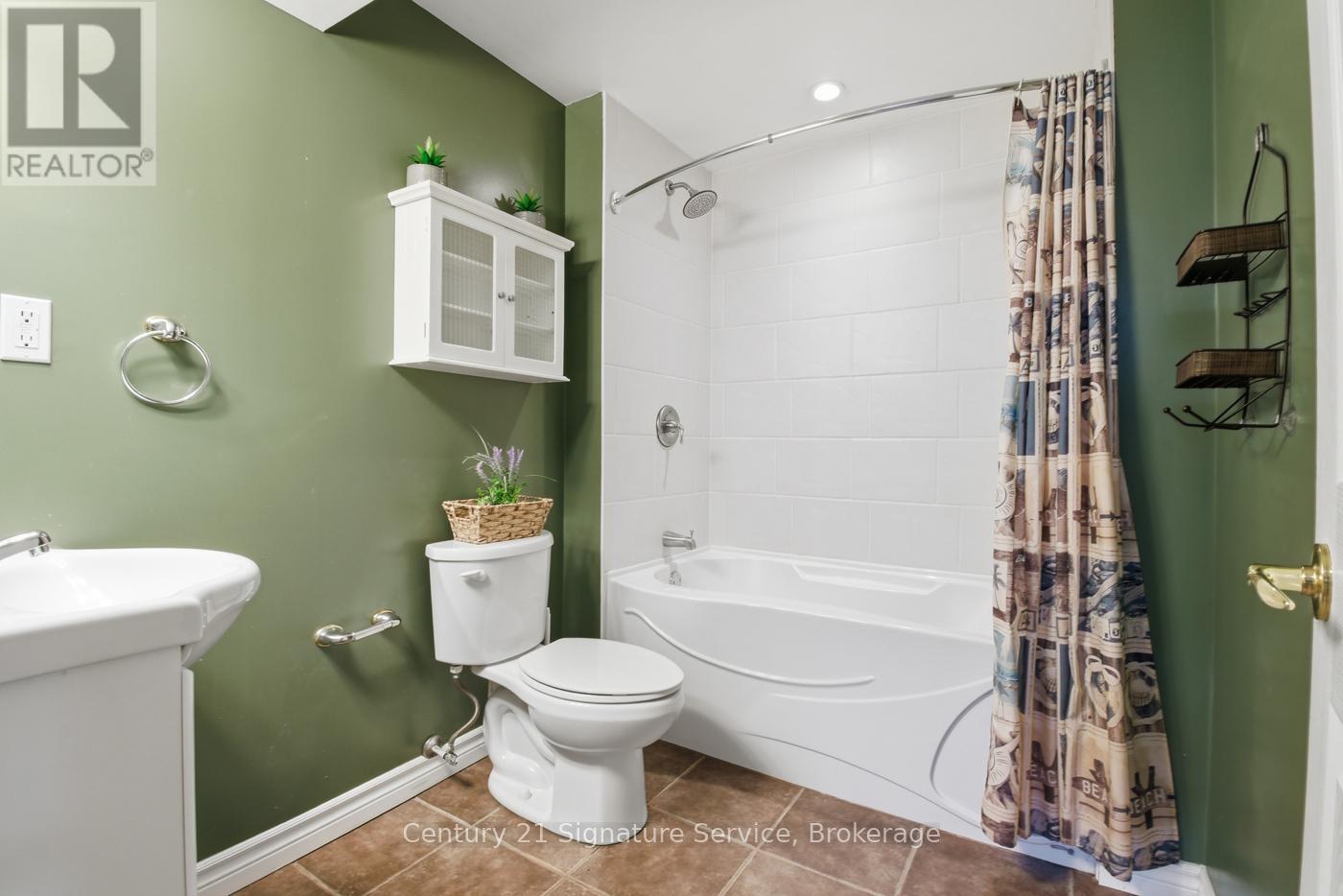 654 Brian Street, Fort Erie (Crescent Park), Ontario  L2A 6W2 - Photo 37 - X12944348