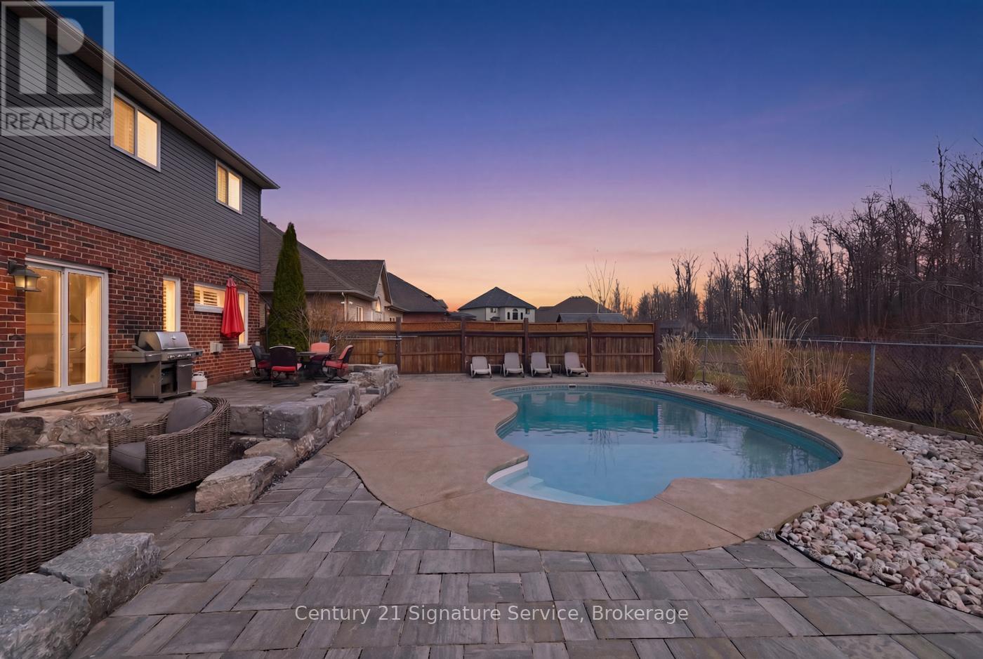 654 Brian Street, Fort Erie (Crescent Park), Ontario  L2A 6W2 - Photo 38 - X12944348