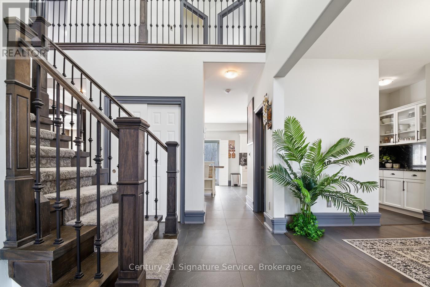 654 Brian Street, Fort Erie (Crescent Park), Ontario  L2A 6W2 - Photo 4 - X12944348