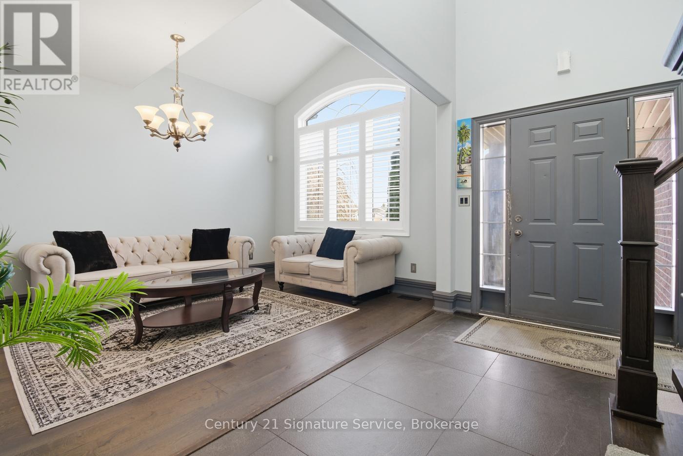 654 Brian Street, Fort Erie (Crescent Park), Ontario  L2A 6W2 - Photo 5 - X12944348