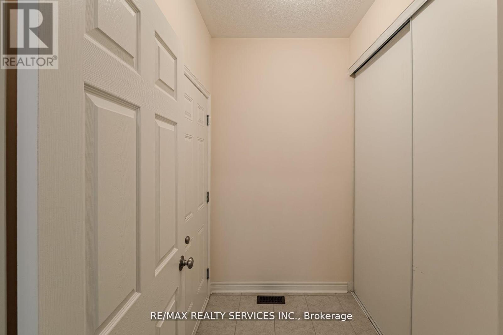 12 Oldham Avenue, Brant, Ontario  N3L 0G7 - Photo 14 - X12944402