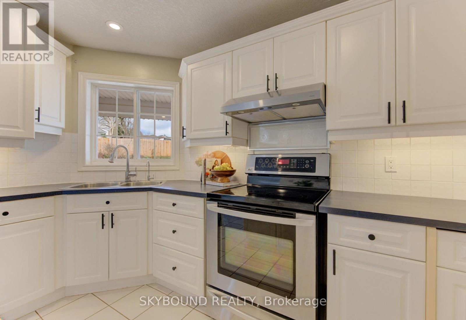 179 Bridgewater Crescent, Waterloo, Ontario  N2T 2M3 - Photo 11 - X12944494