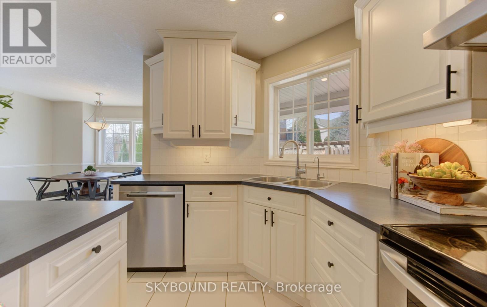 179 Bridgewater Crescent, Waterloo, Ontario  N2T 2M3 - Photo 15 - X12944494