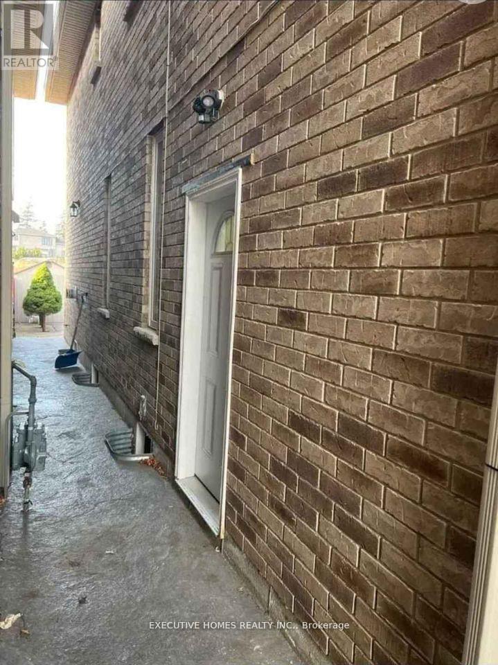 78 Assisi Street, Hamilton (Allison), Ontario  L8W 0A4 - Photo 16 - X12944506