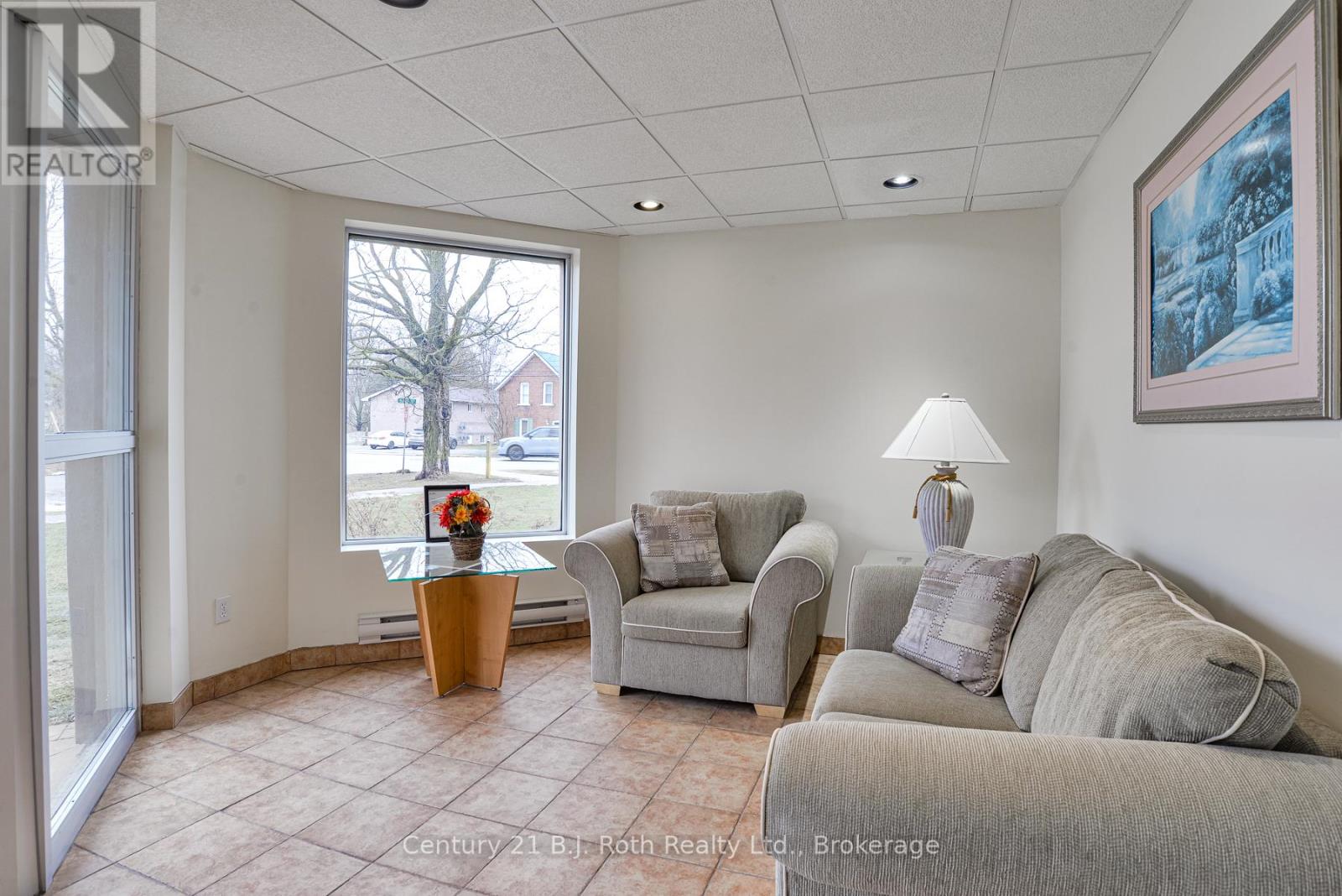 101 - 125 Bond Street, Orillia, Ontario  L3V 1J7 - Photo 4 - S12944662