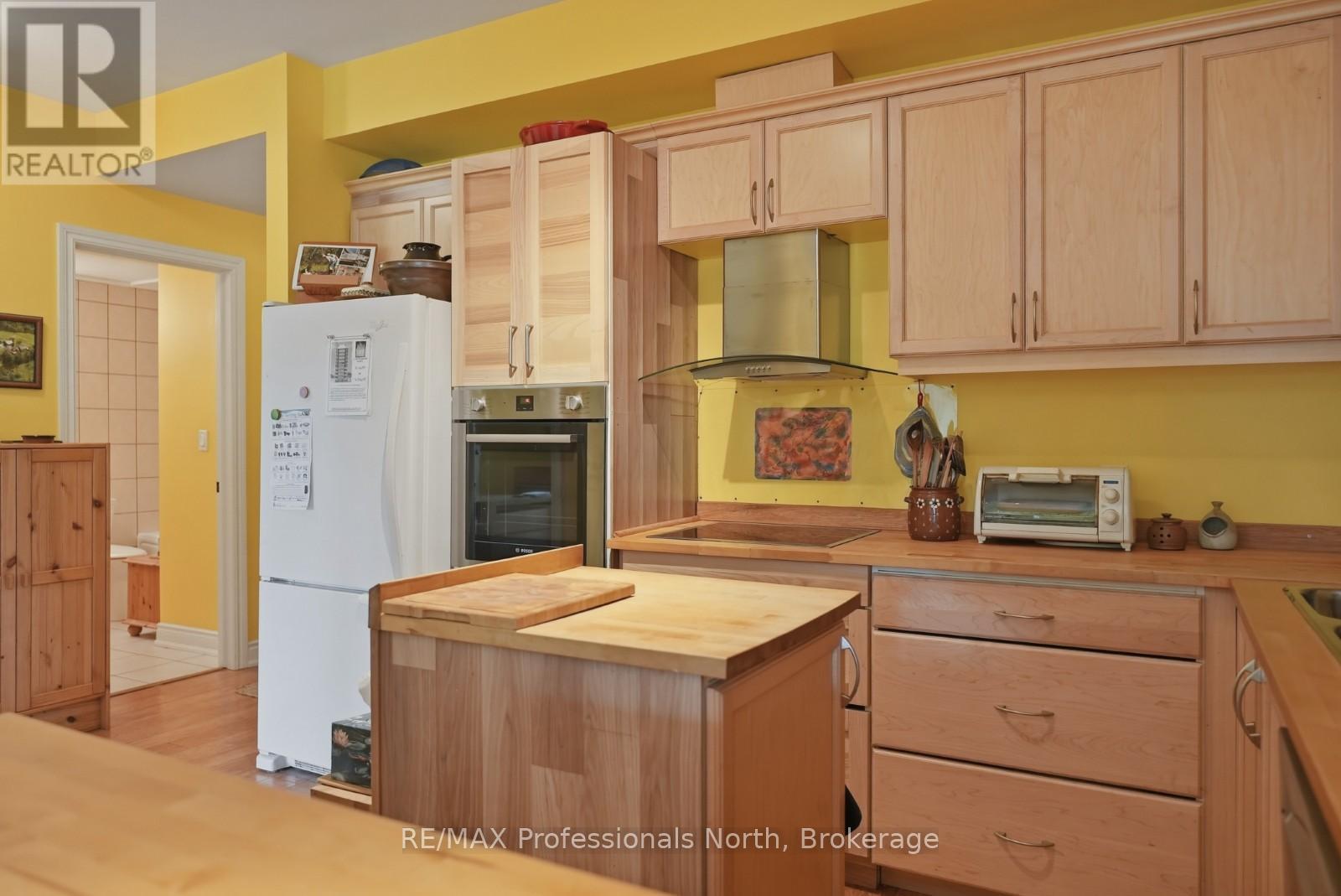 301 - 4 Lake Avenue, Dysart Et Al, Ontario  K0M 1S0 - Photo 12 - X12944722