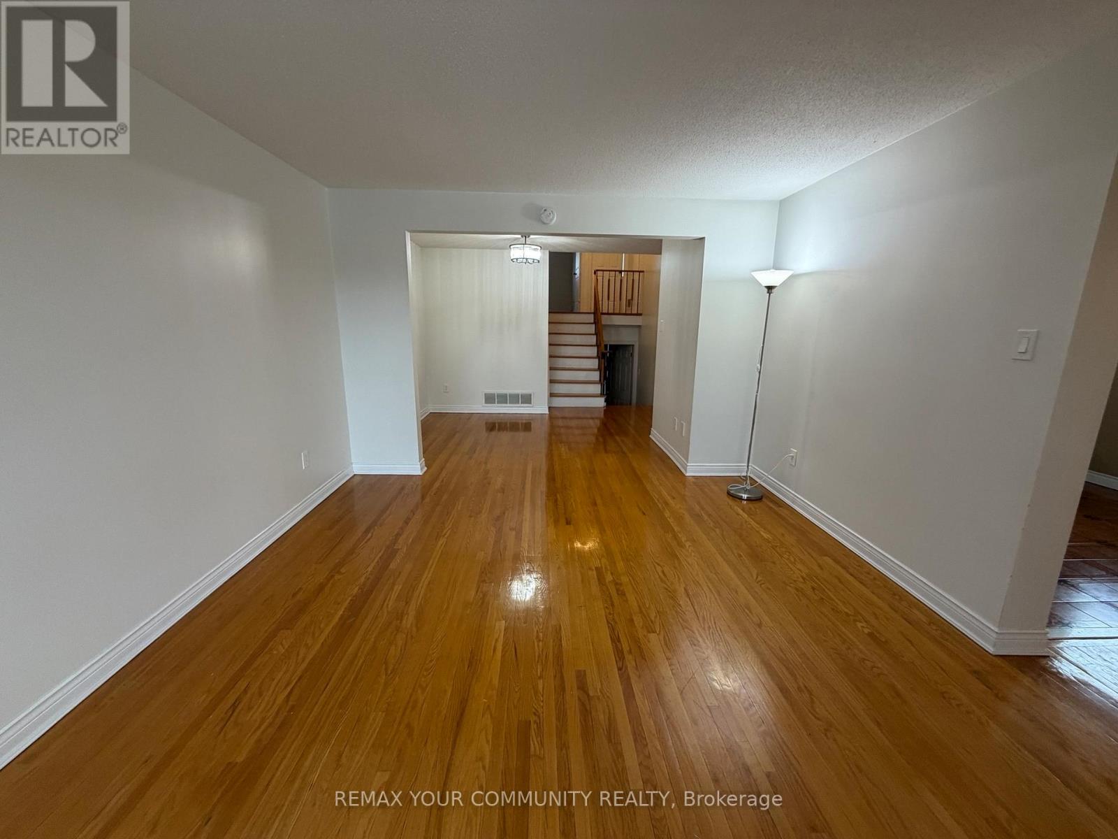 12 Stocco Court, Vaughan, Ontario  L4L 2Y1 - Photo 4 - N12895872