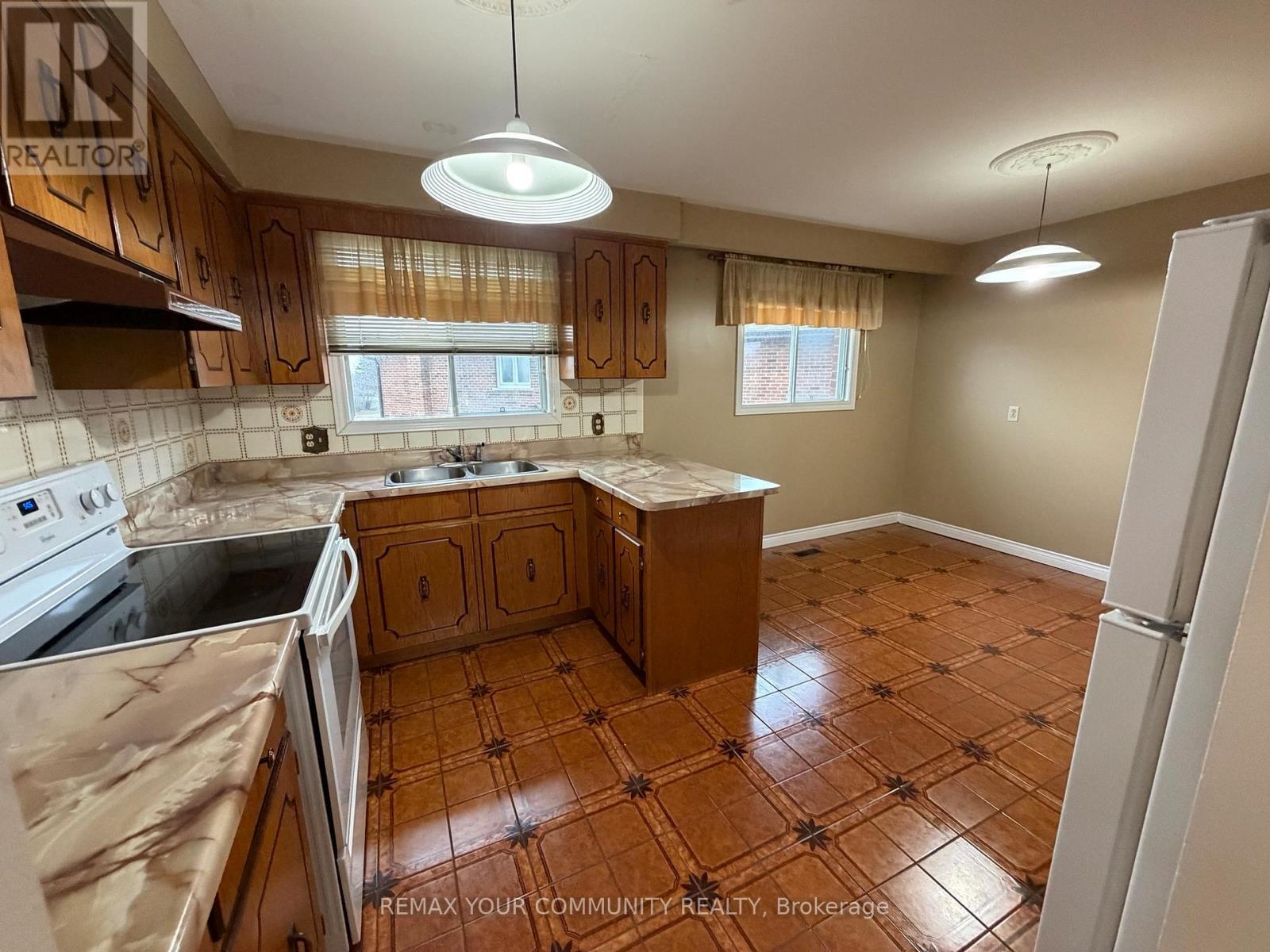 12 Stocco Court, Vaughan, Ontario  L4L 2Y1 - Photo 7 - N12895872