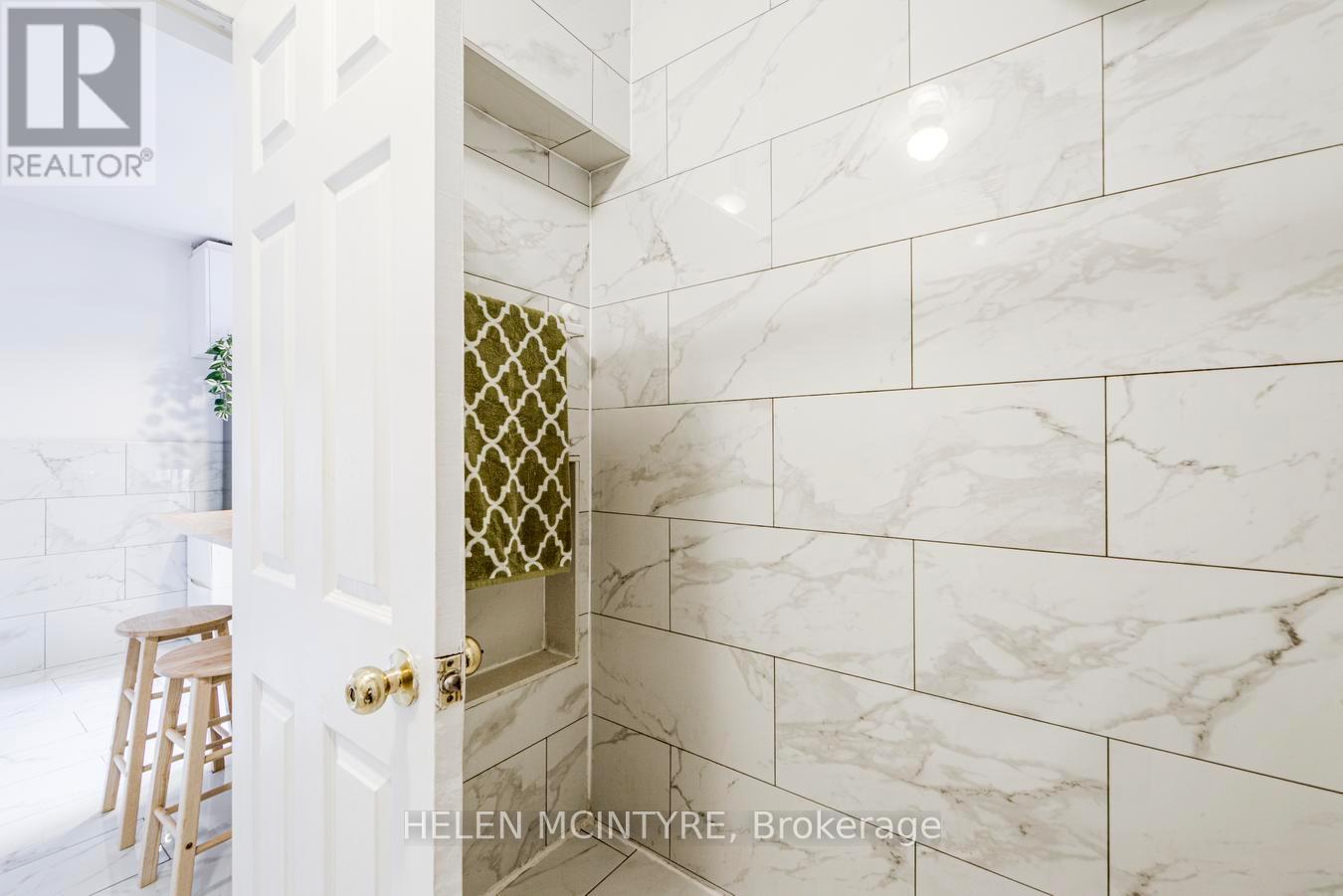 2 Birch Tree Crescent, Toronto (Mount Dennis), Ontario  M6M 2K8 - Photo 17 - W12942450