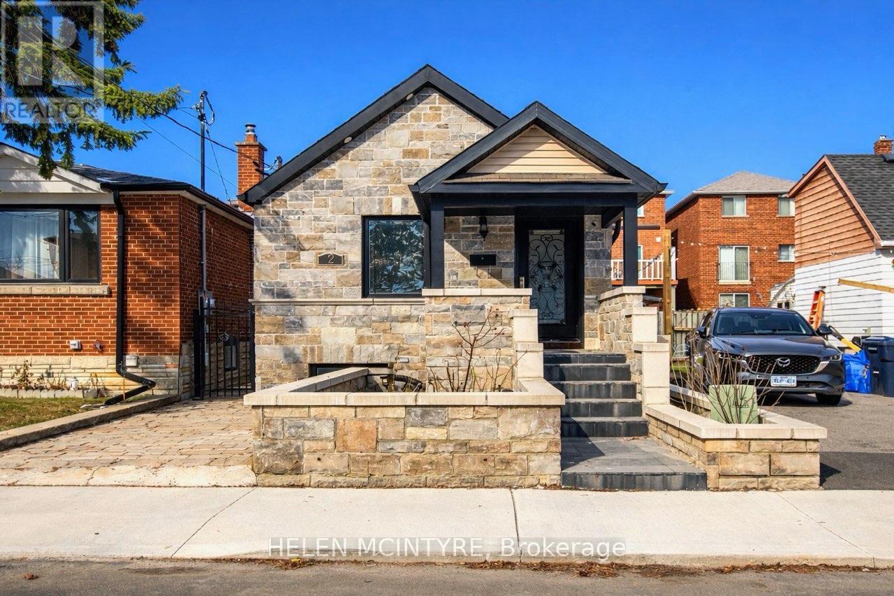 2 BIRCH TREE CRESCENT, toronto (mount dennis), Ontario