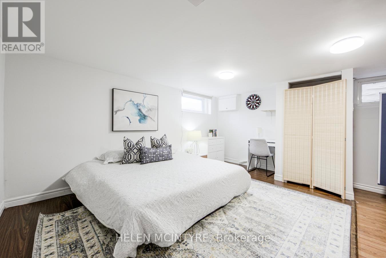 2 Birch Tree Crescent, Toronto (Mount Dennis), Ontario  M6M 2K8 - Photo 23 - W12942450