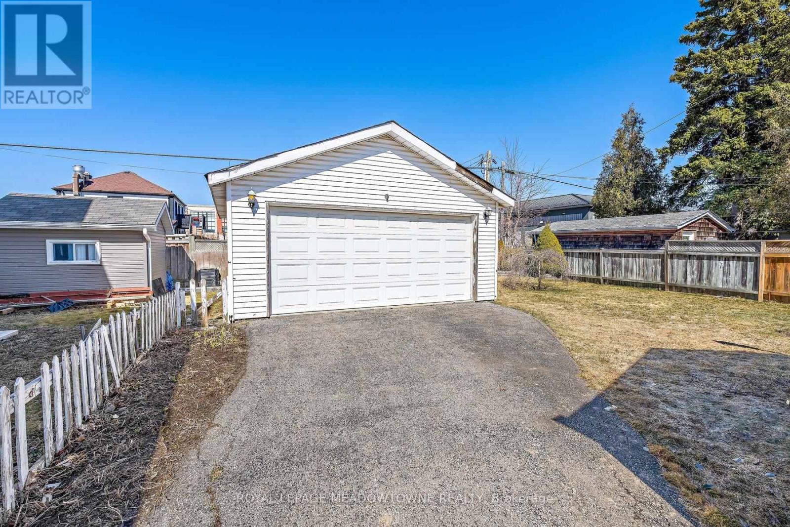 37 Prince Charles Drive, Halton Hills, Ontario  L7G 3T9 - Photo 27 - W12934766