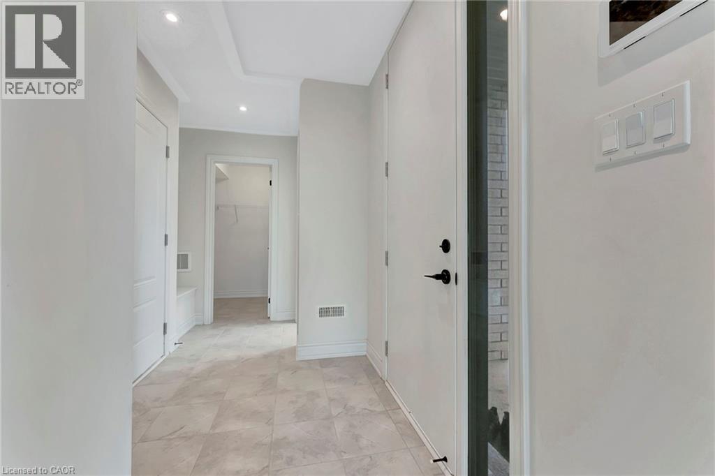 1404 Courtleigh Trail, Oakville, Ontario  L6H 7Y7 - Photo 2 - 40816729