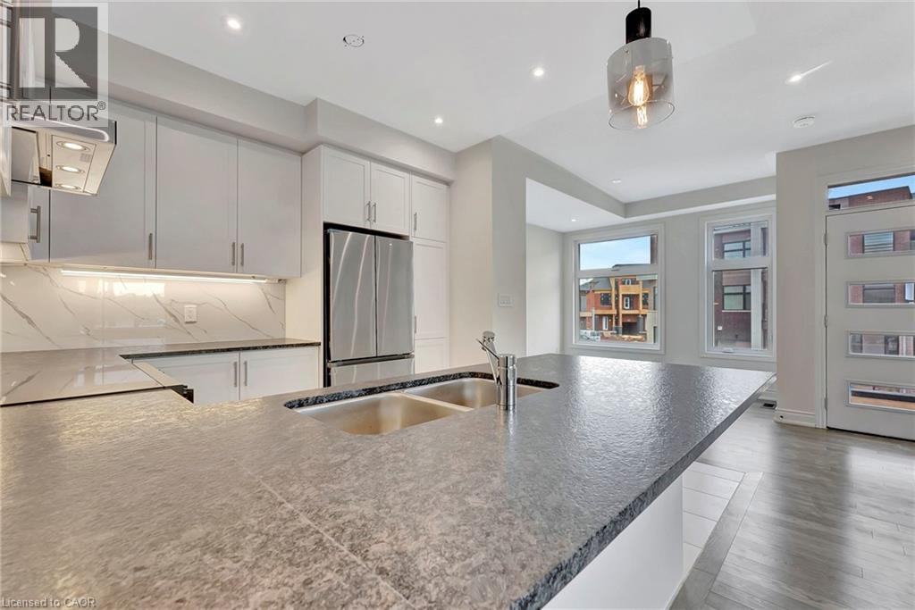 1404 Courtleigh Trail, Oakville, Ontario  L6H 7Y7 - Photo 9 - 40816729