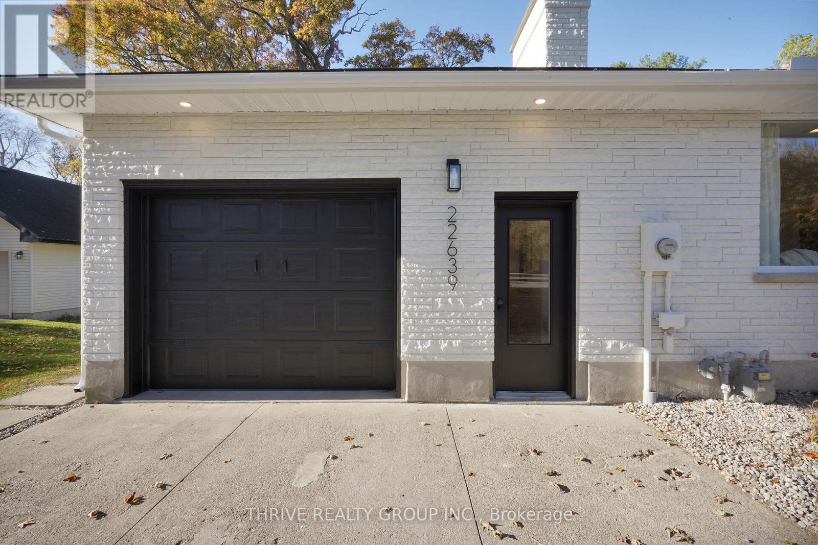 22639 Troops Road, Strathroy-Caradoc, Ontario  N0L 1W0 - Photo 3 - X12944852