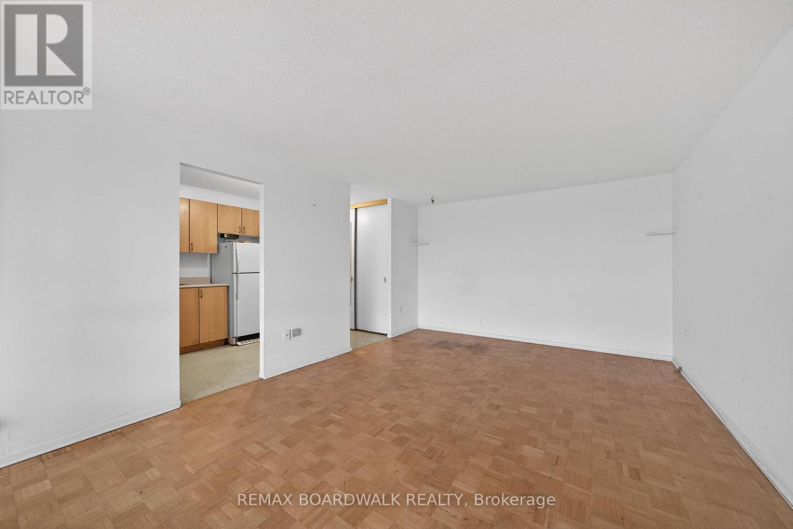 407 - 1356 Meadowlands Drive E, Ottawa, Ontario  K2E 6K6 - Photo 4 - X12944830