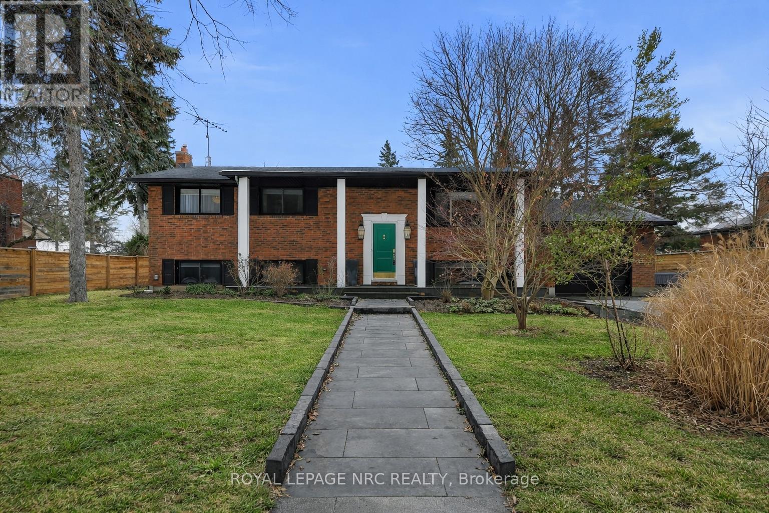 13 Upper Canada Drive, Niagara-On-The-Lake, Ontario  L0S 1J0 - Photo 1 - X12944876