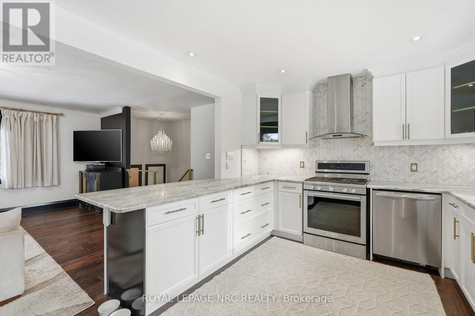 13 Upper Canada Drive, Niagara-On-The-Lake, Ontario  L0S 1J0 - Photo 8 - X12944876