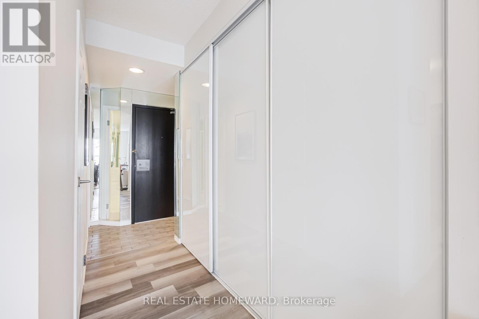 1712 - 25 The Esplanade, Toronto, Ontario  M5E 1W5 - Photo 8 - C12943240