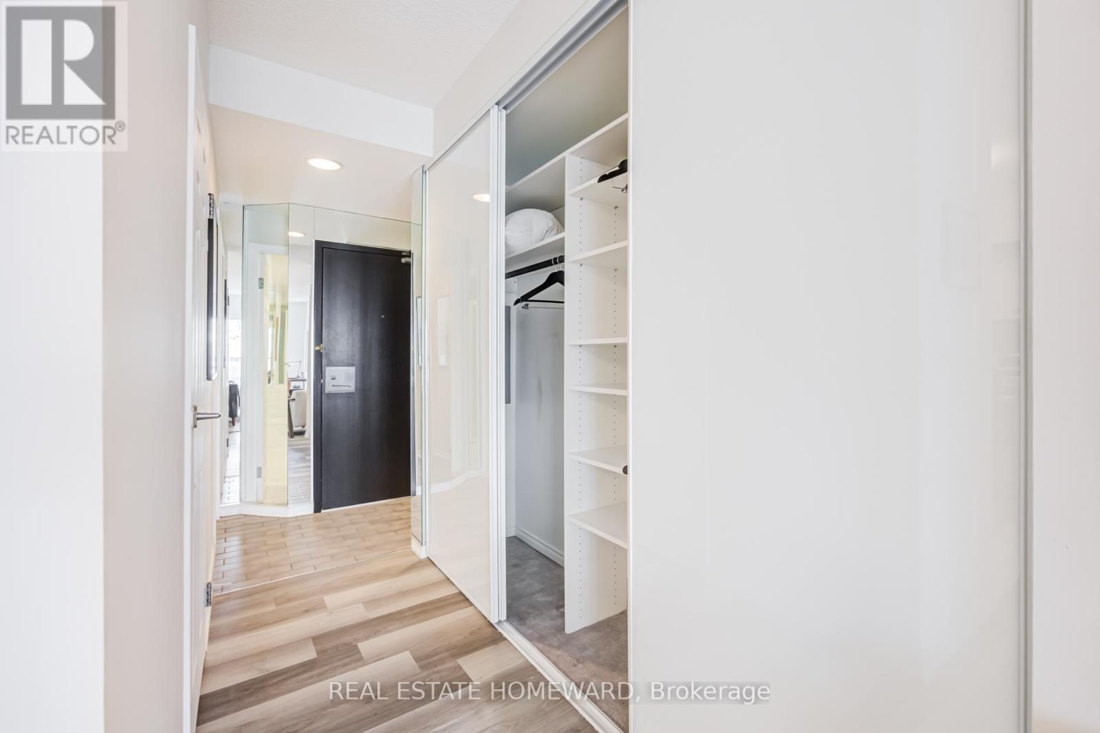 1712 - 25 The Esplanade, Toronto, Ontario  M5E 1W5 - Photo 9 - C12943240