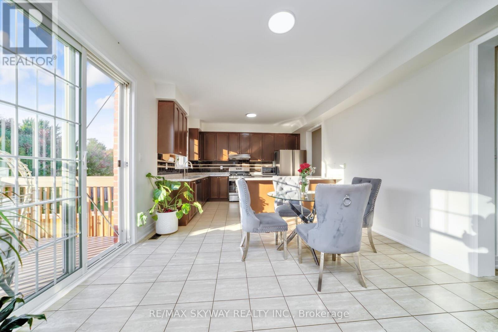 90 Aylesbury Drive, Brampton, Ontario  L7A 0W3 - Photo 15 - W12940280