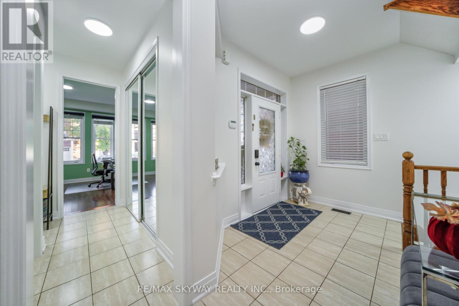 90 Aylesbury Drive, Brampton, Ontario  L7A 0W3 - Photo 8 - W12940280