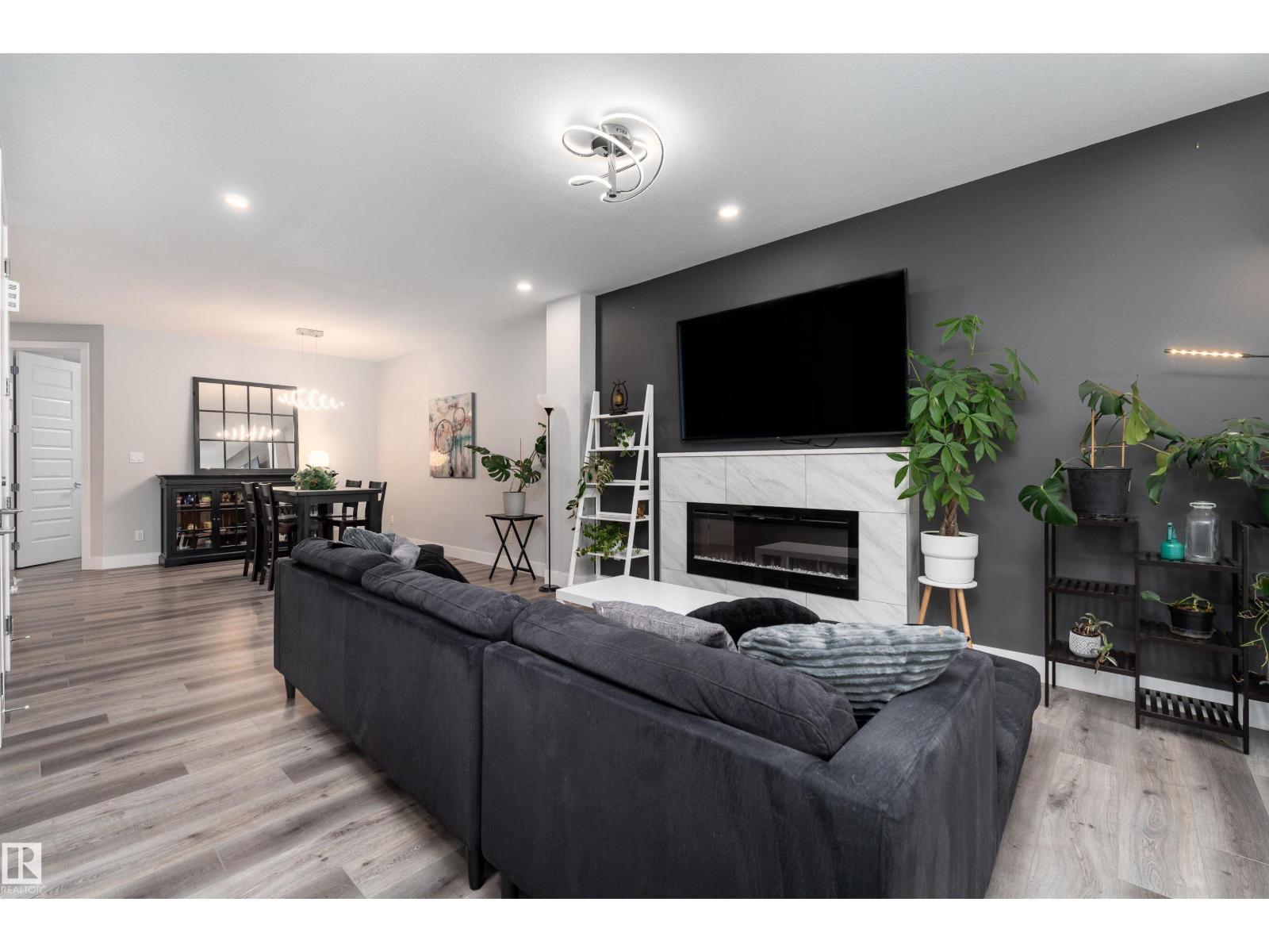 9338 Pear Li Sw, Edmonton, Alberta  T6X 2V9 - Photo 2 - E4480023