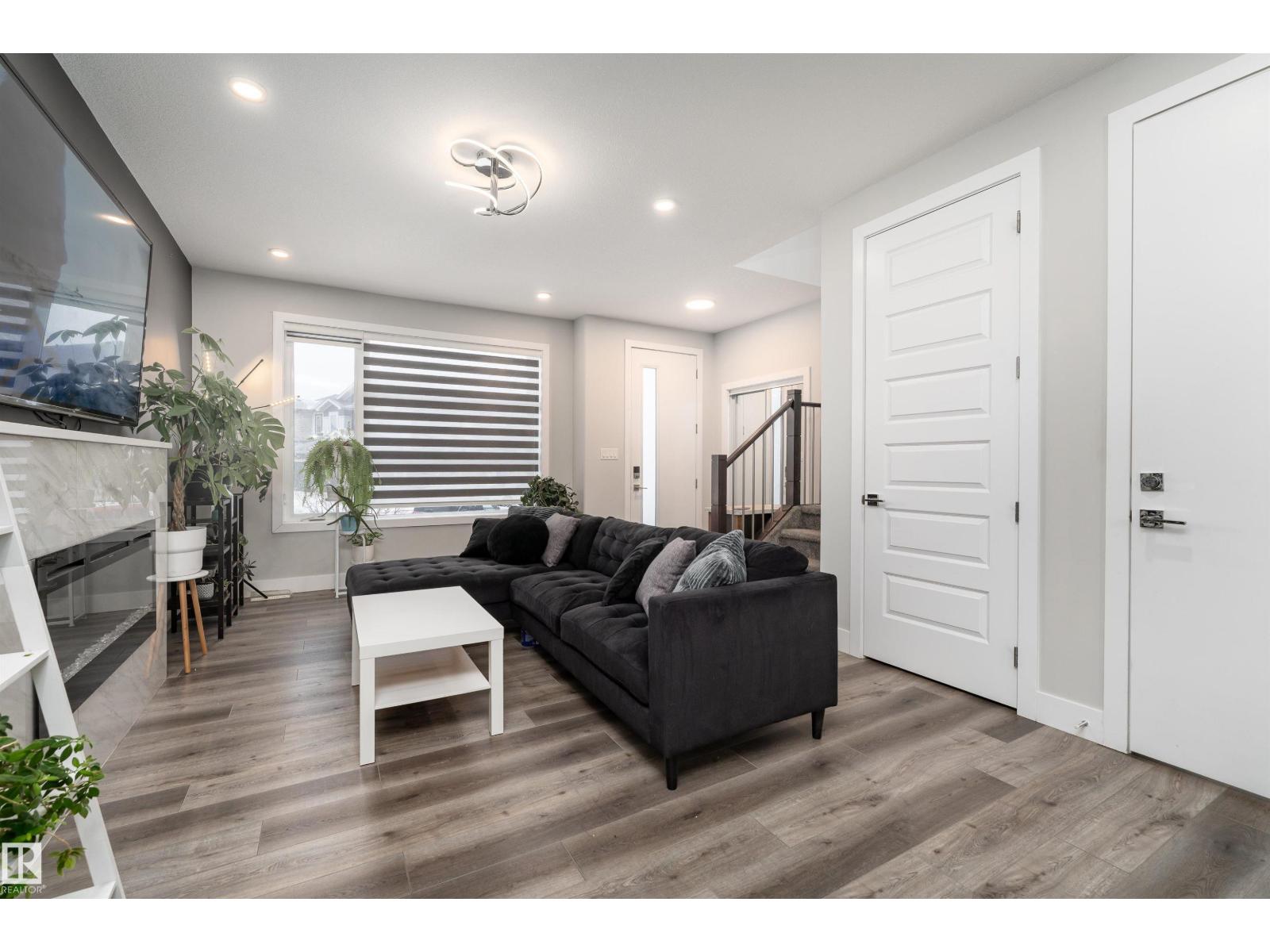 9338 Pear Li Sw, Edmonton, Alberta  T6X 2V9 - Photo 4 - E4480023