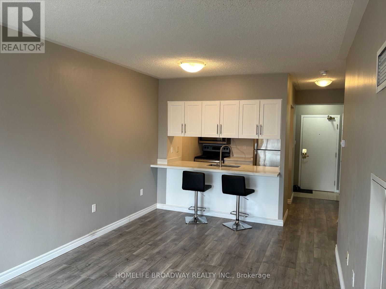 702 - 889 Bay Street, Toronto, Ontario  M5S 3K5 - Photo 3 - C12944682