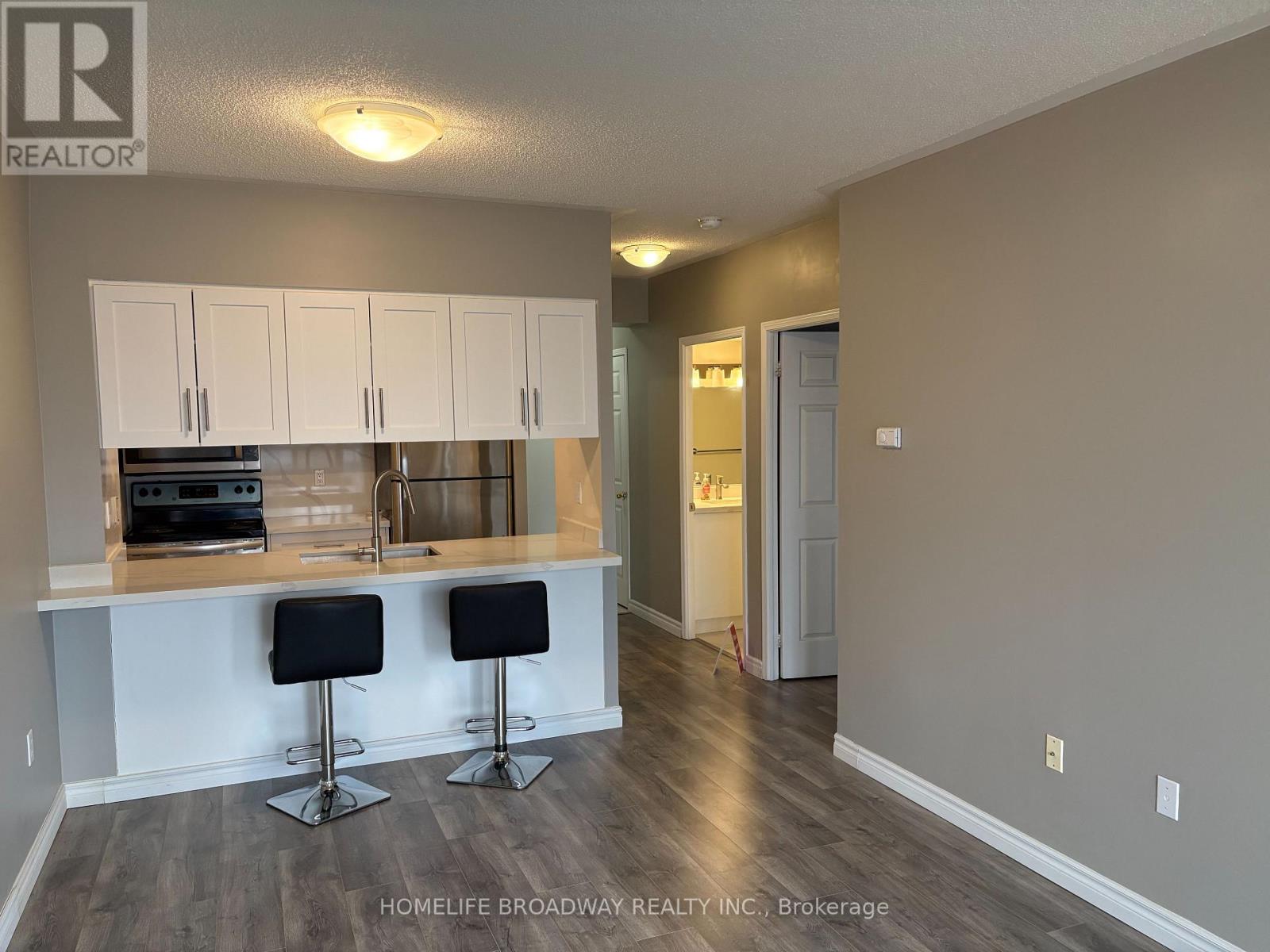 702 - 889 Bay Street, Toronto, Ontario  M5S 3K5 - Photo 4 - C12944682