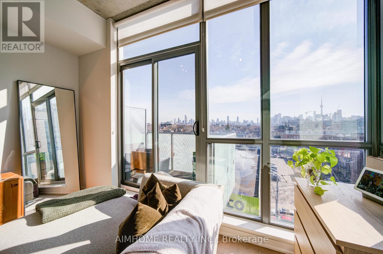 610 - 8 Gladstone Avenue, Toronto, Ontario  M6J 3K6 - Photo 3 - C12944688