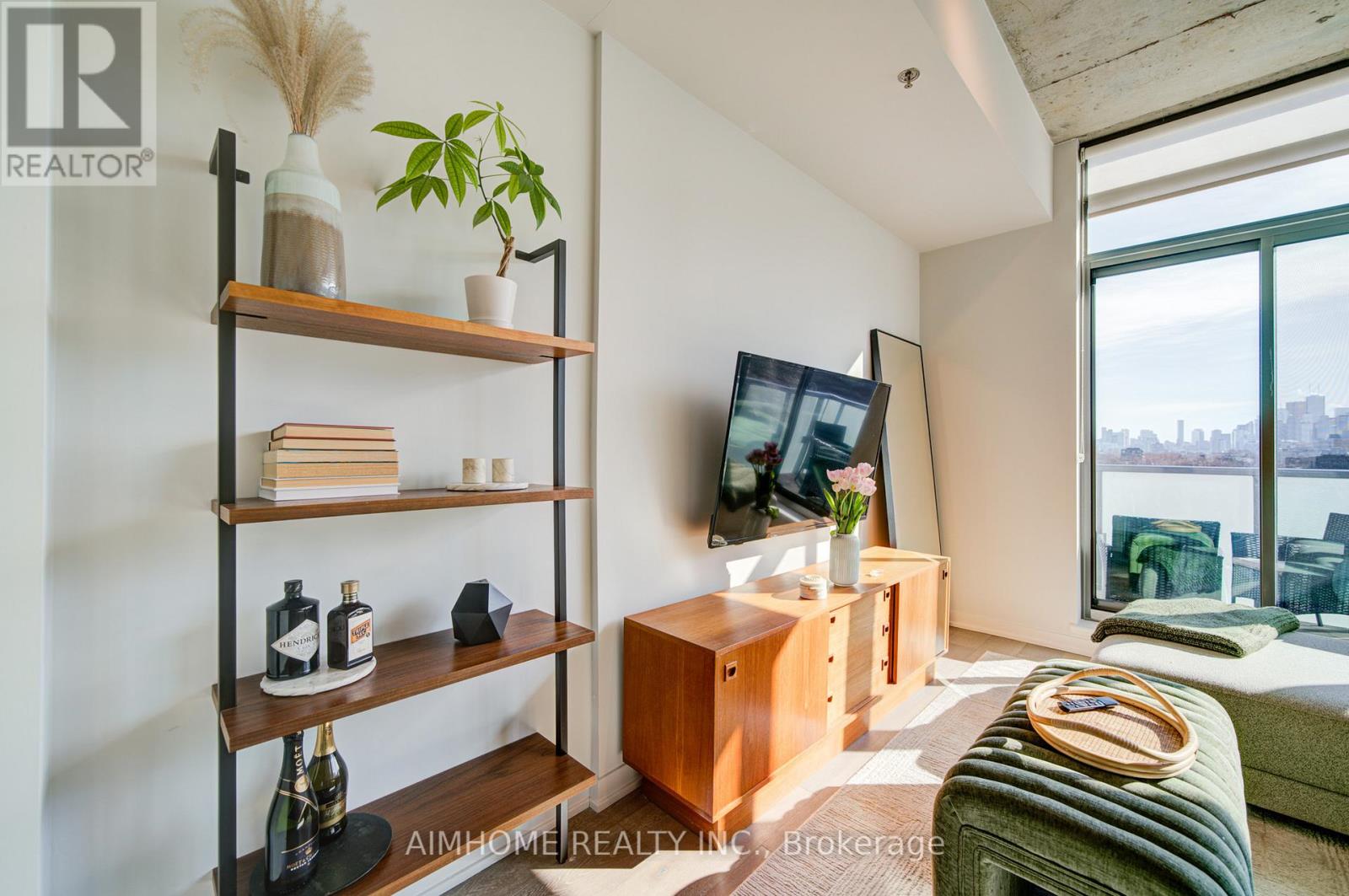 610 - 8 Gladstone Avenue, Toronto, Ontario  M6J 3K6 - Photo 4 - C12944688