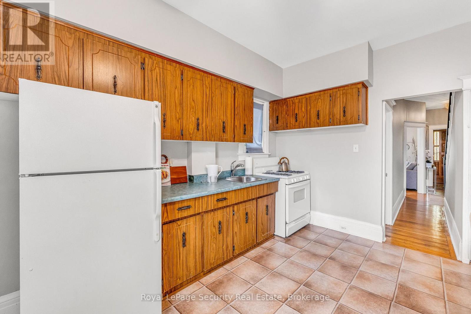 667 Ossington Avenue, Toronto, Ontario  M6G 3T6 - Photo 12 - C12944774
