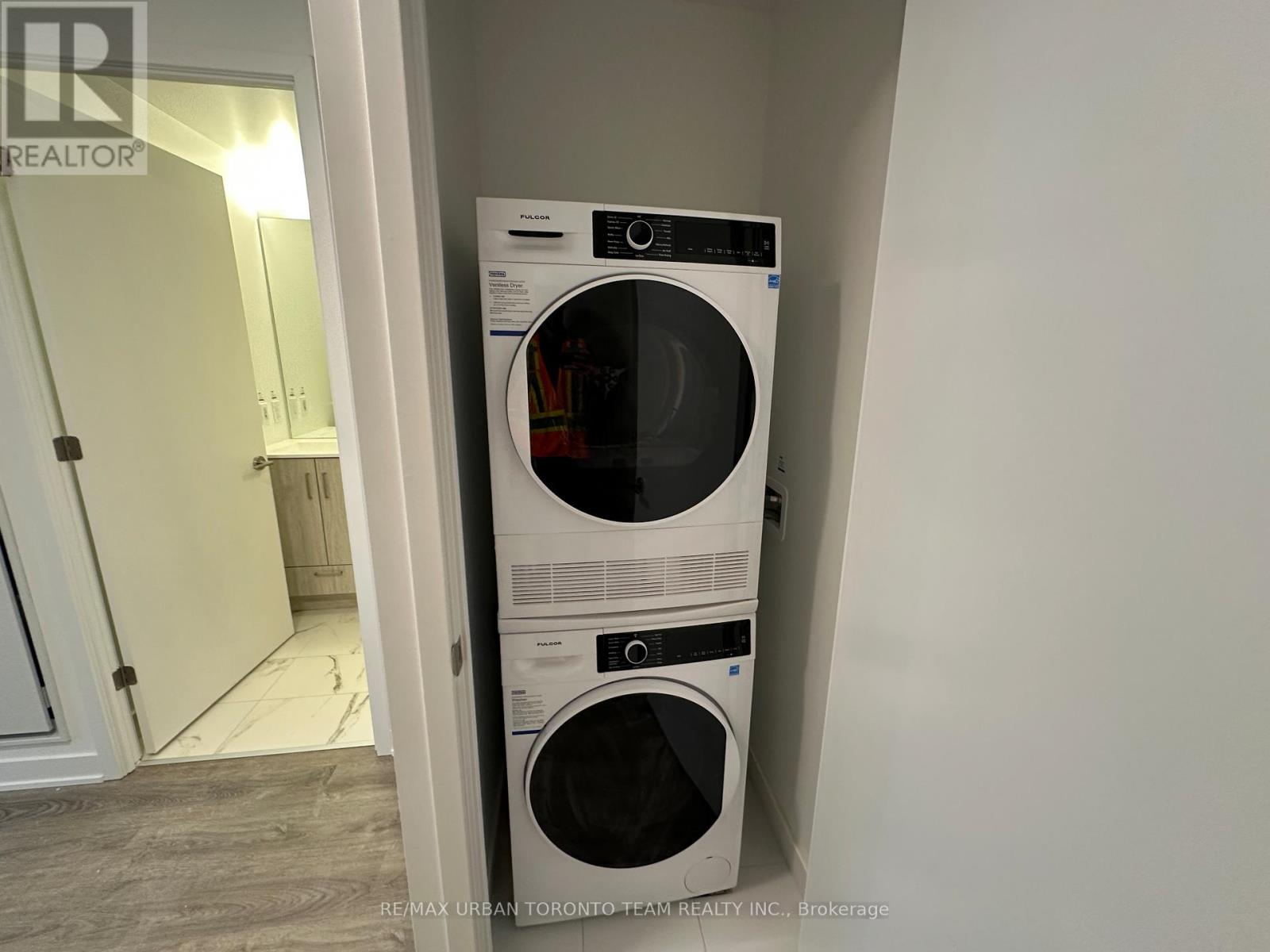 2811 - 180 Front Street E, Toronto, Ontario  M5A 0K9 - Photo 10 - C12944826