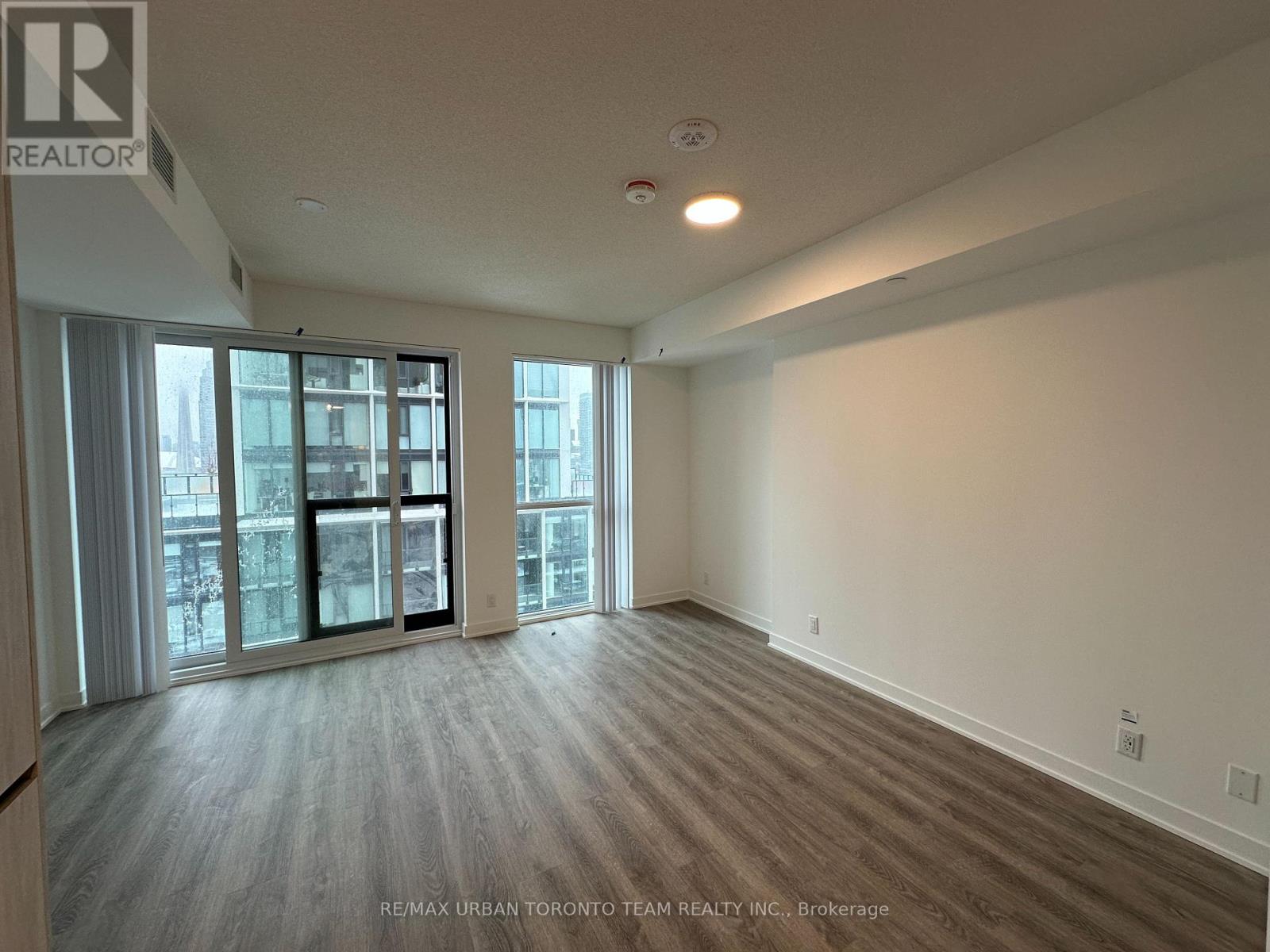 2811 - 180 Front Street E, Toronto, Ontario  M5A 0K9 - Photo 4 - C12944826