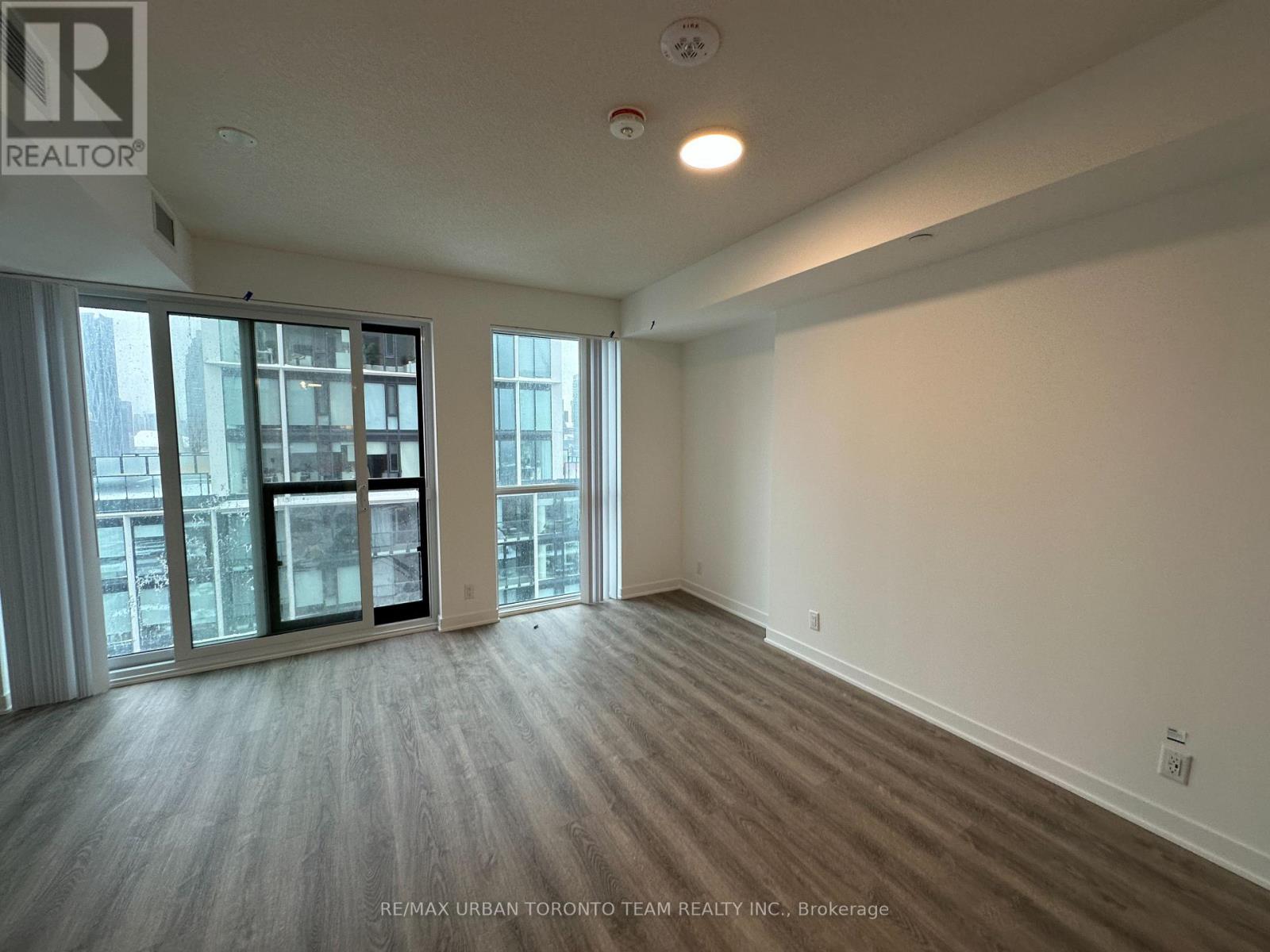 2811 - 180 Front Street E, Toronto, Ontario  M5A 0K9 - Photo 5 - C12944826