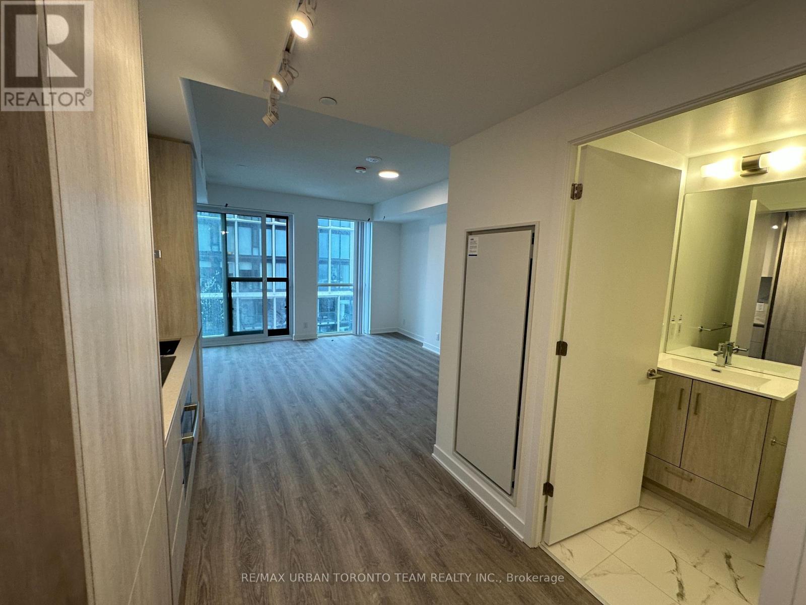2811 - 180 Front Street E, Toronto, Ontario  M5A 0K9 - Photo 7 - C12944826