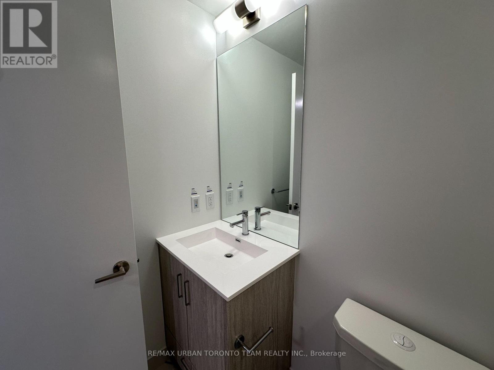 2811 - 180 Front Street E, Toronto, Ontario  M5A 0K9 - Photo 9 - C12944826