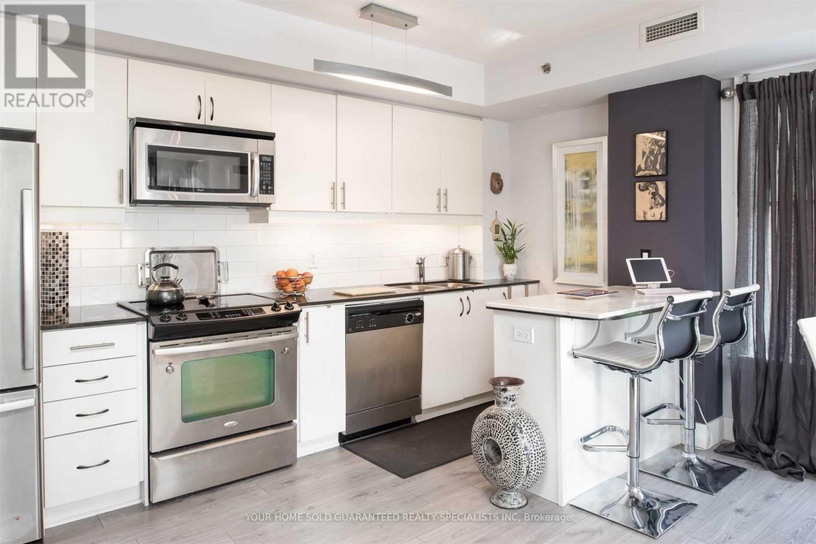 204 - 701 Sheppard Avenue W, Toronto, Ontario  M3H 0B2 - Photo 6 - C12944866